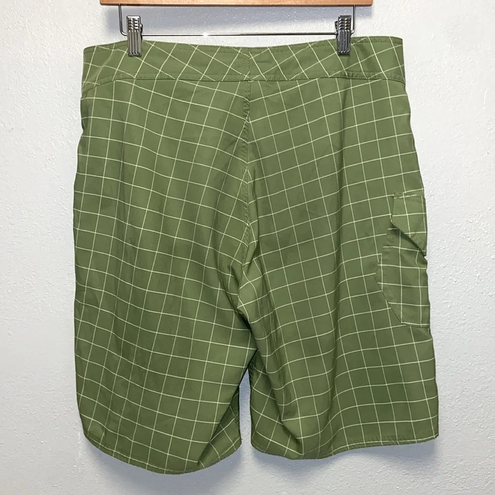 The North Face Men’s Green Checked Acitvewear Outdoor Board Shorts 3223
